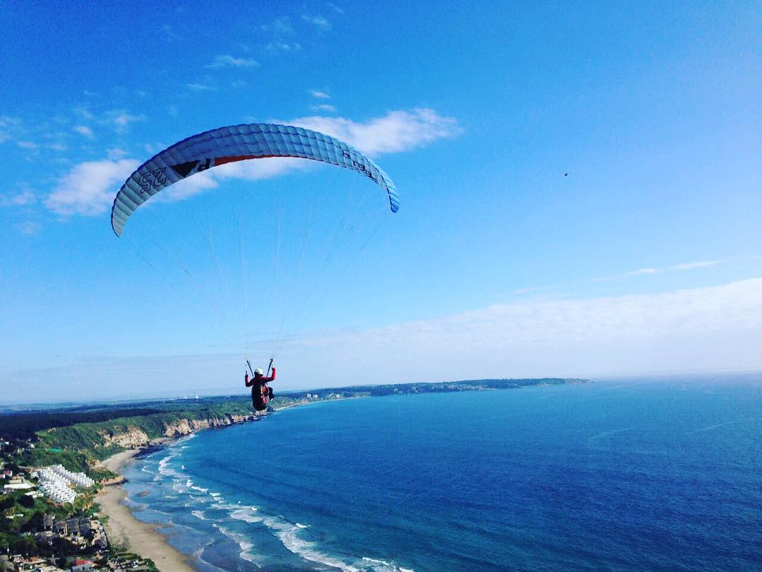 Vuelo panorámico sobre la playa de Maitencillo